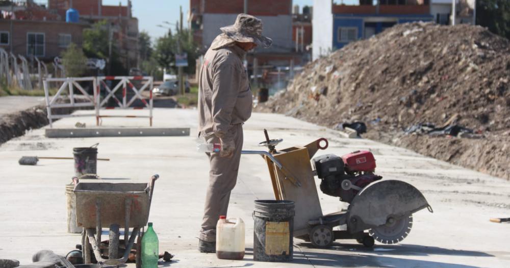Avanzan los trabajos de pavimentacioacuten en las calles de Fiorito