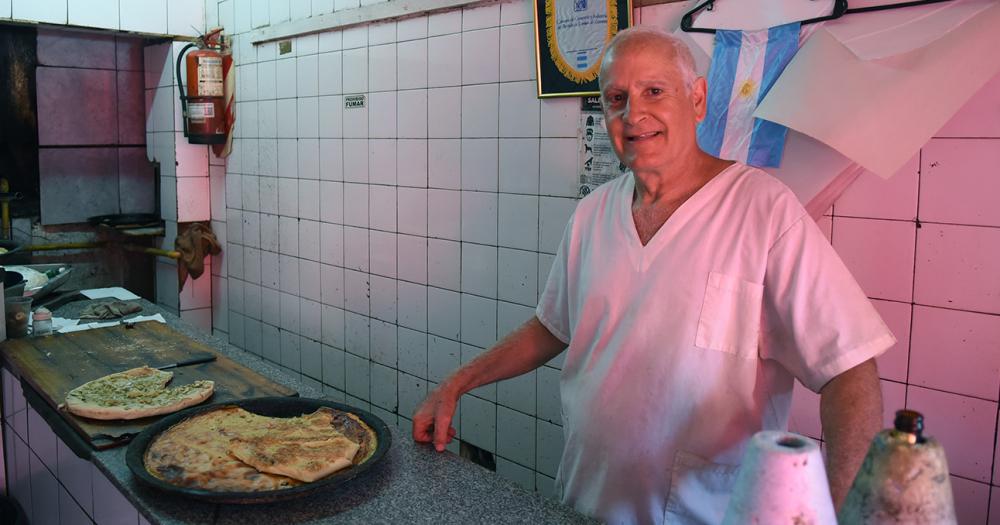 Al molde con quebracho y de parado- la historia de la Pizzeriacutea Don Juan