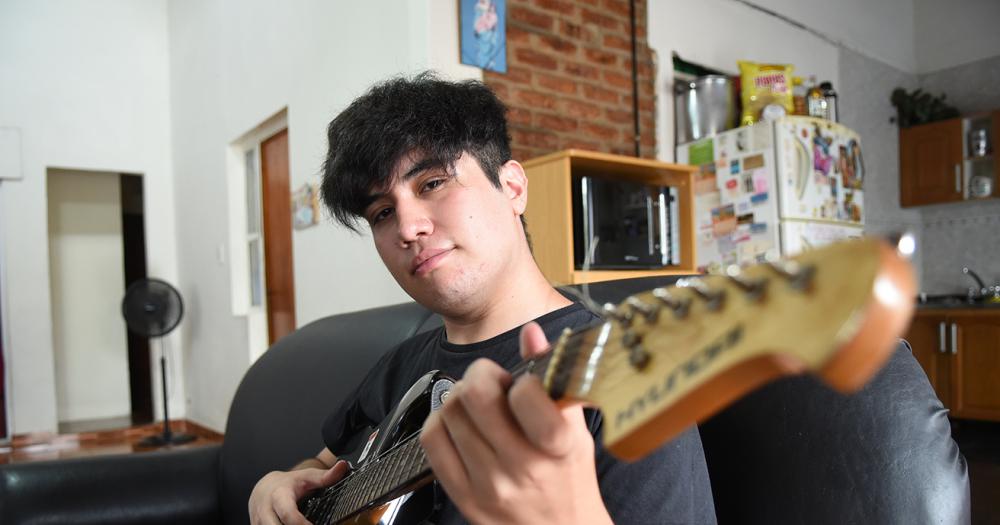 Tiene 19 antildeos y estaacute postulado para los Premios Gardel