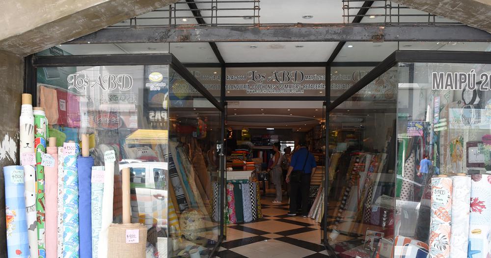 Un comercio con raiacuteces sirias cumplioacute 50 antildeos en Banfield- su historia