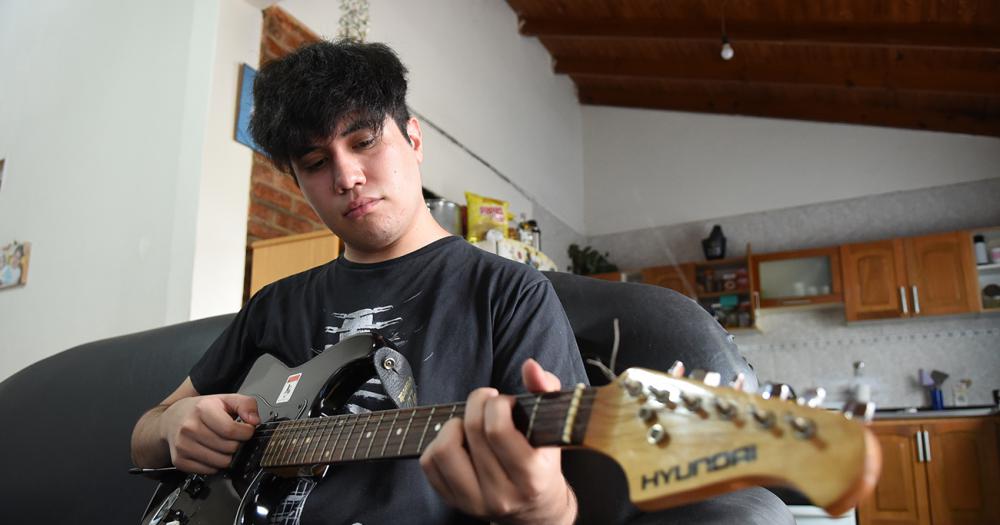 Tiene 19 antildeos y estaacute postulado para los Premios Gardel
