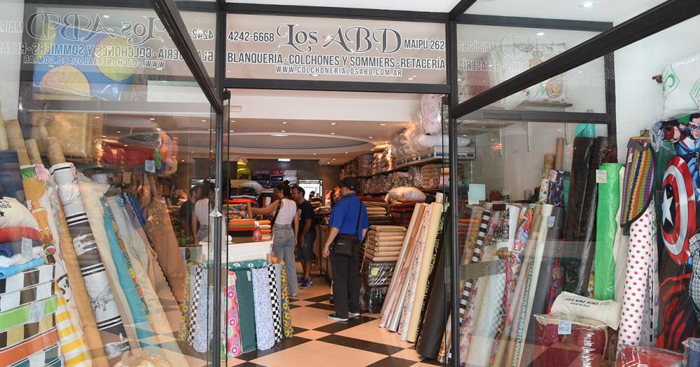 Un comercio con raiacuteces sirias cumplioacute 50 antildeos en Banfield- su historia