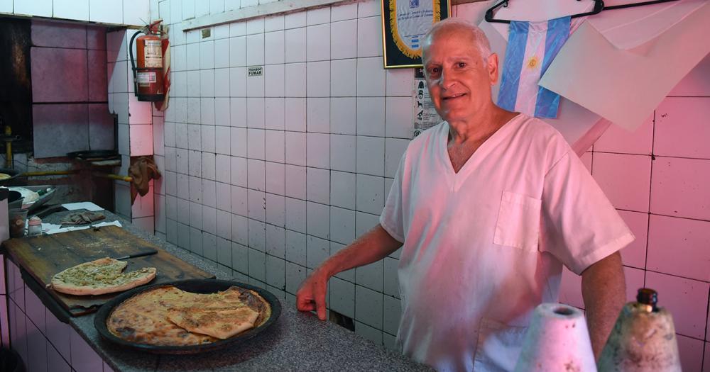 Al molde con quebracho y de parado- la historia de la Pizzeriacutea Don Juan