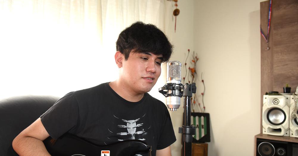 Tiene 19 antildeos y estaacute postulado para los Premios Gardel