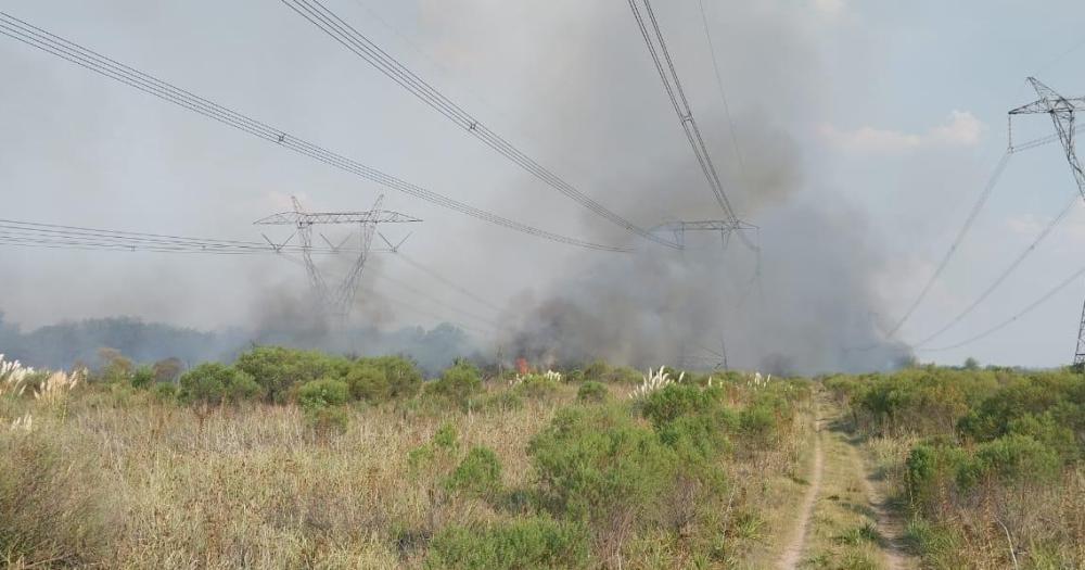 El incendio ayer desde lejos