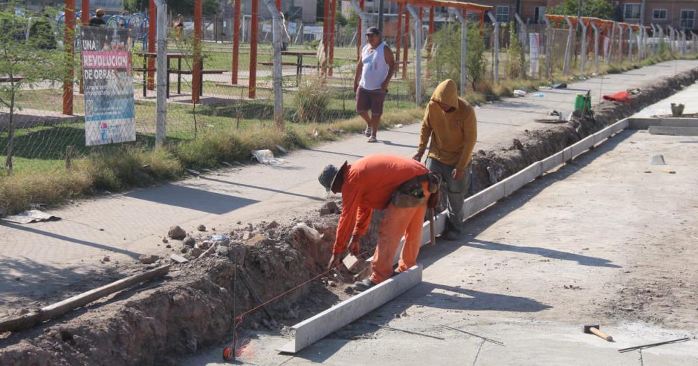 Continúan los trabajos de pavimentación en Lomas