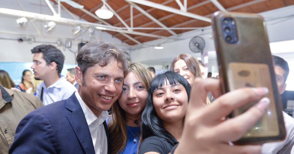 Kicillof entregoacute computadoras y cargoacute contra la oposicioacuten