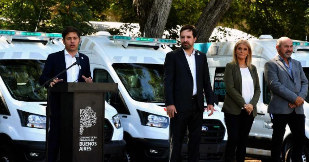 El gobernador entregoacute 199 ambulancias para distintos municipios