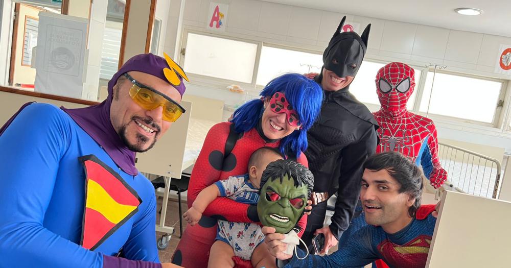 Los superhéroes visitaron el Hospital de Niños de San Justo