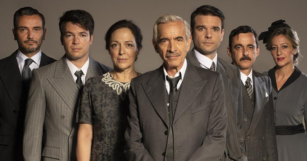 Imanol Arias y elenco