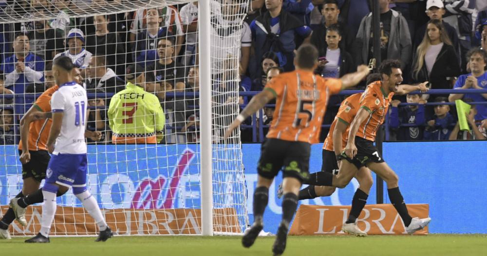 Banfield le empatoacute a Veacutelez en el final y lo celebroacute como un triunfo