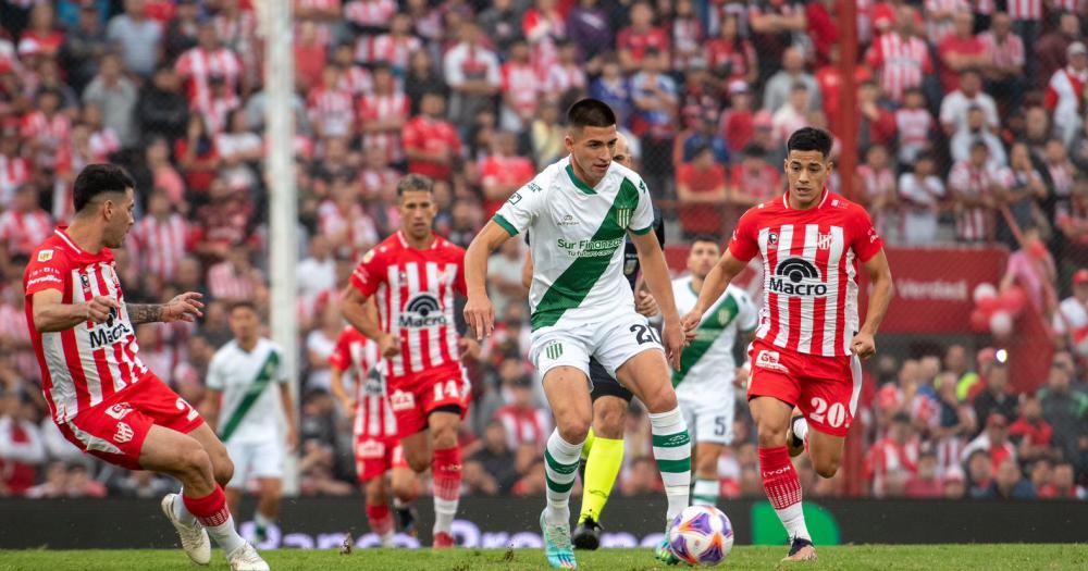 Ignacio Rodríguez conduce un ataque de Banfield