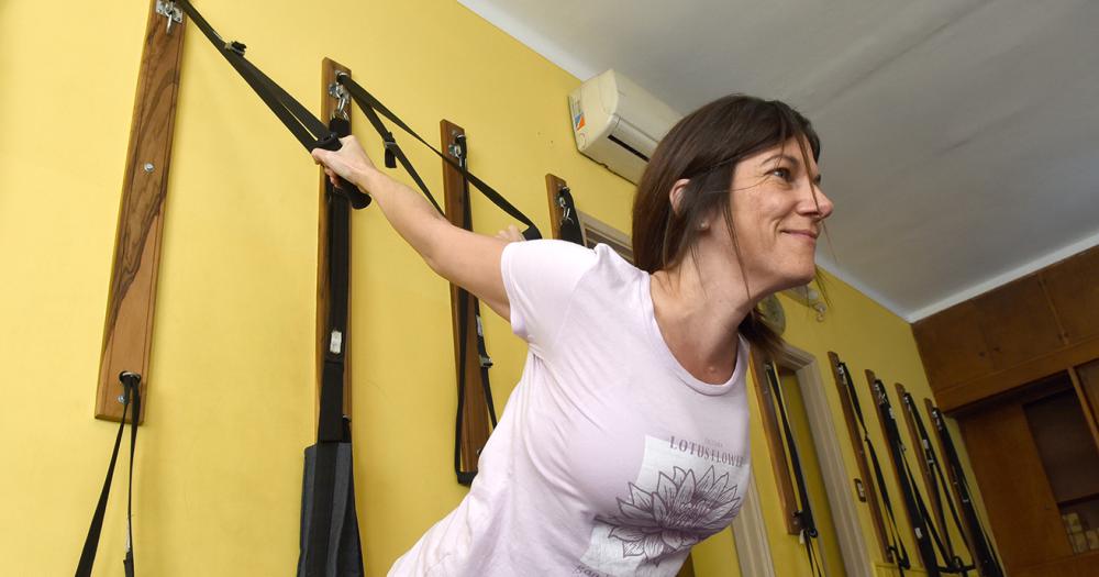 Yoga con columpio- una disciplina que crece en Lomas 