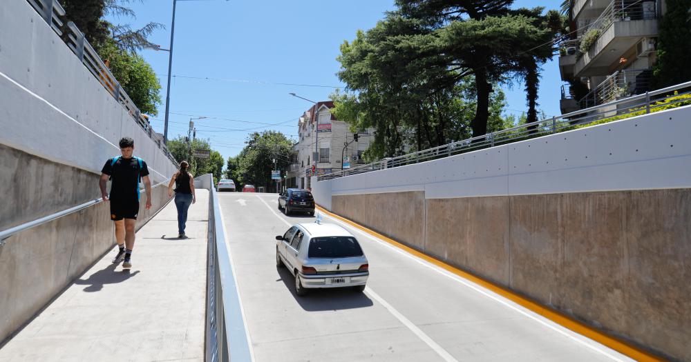 Vehículos y peatones utilizan el cruce de Rincón-Vieytes