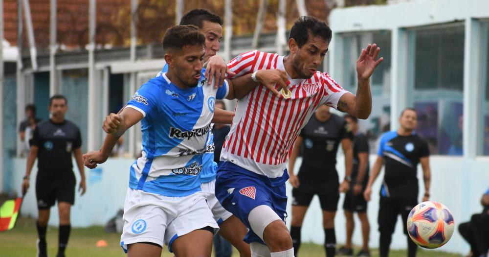 En un partido increiacuteble Los Andes masticoacute bronca ante Villa San Carlos