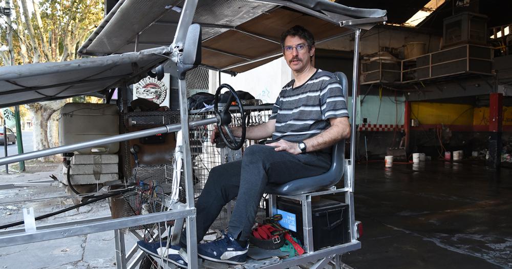 La nave correcaninos el invento lomense para pasear perros