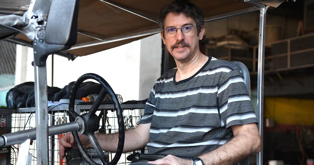 La nave correcaninos el invento lomense para pasear perros