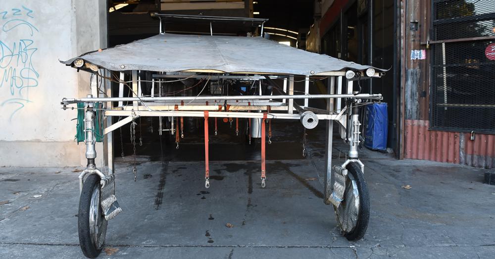 La nave correcaninos el invento lomense para pasear perros