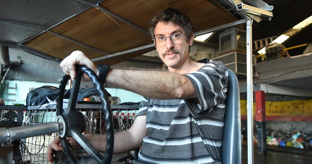 La nave correcaninos el invento lomense para pasear perros