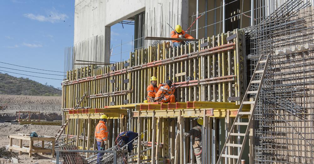 el sector de la construcción alcanzó en noviembre último los 460386 empleos registrados el récord histórico ms alto