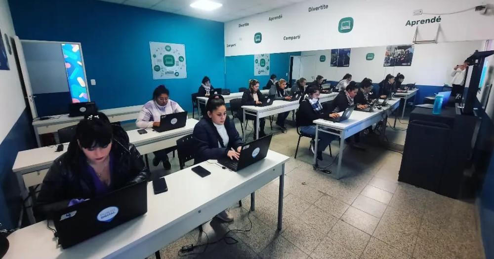 El lugar est equipado con 16 computadoras