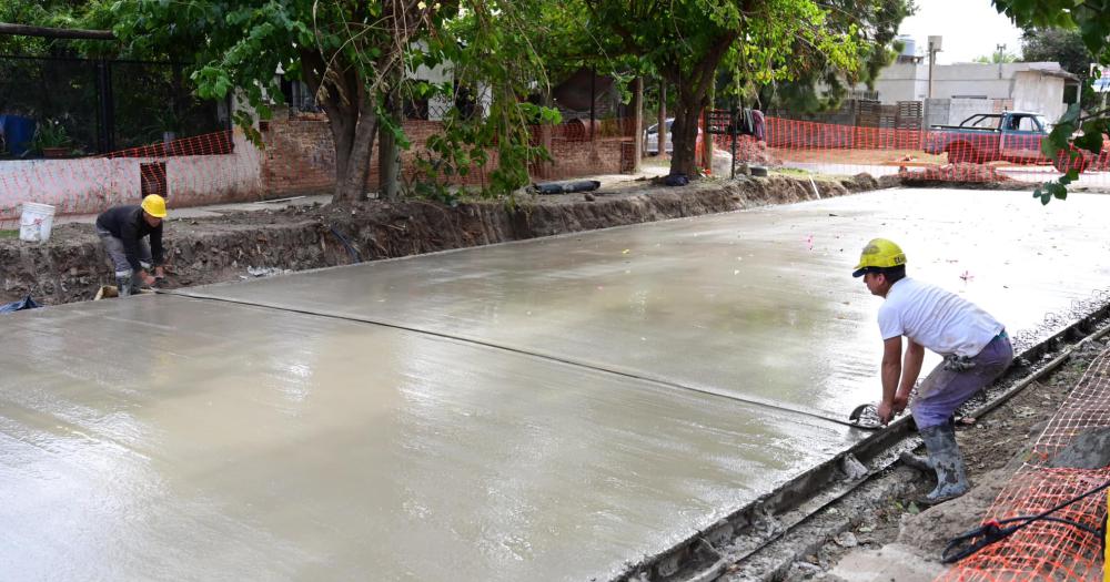 Mejoran el traacutensito con nuevos pavimentos en los barrios de Lomas