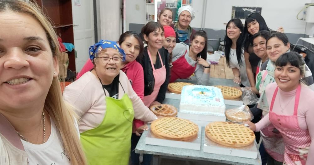 Todo el equipo de Casa de la Mujer apoya la iniciativa solidaria de la comisión de pastelería
