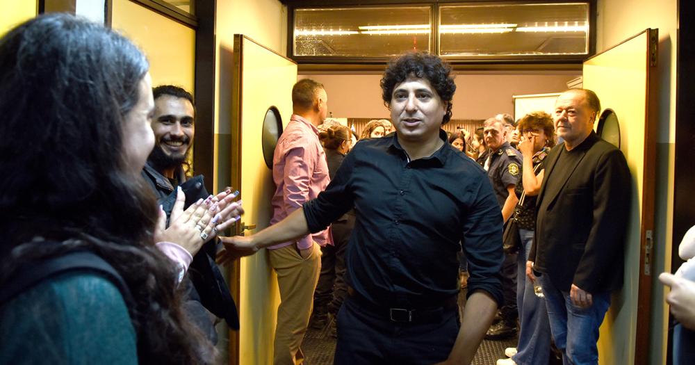 Baz�n saliendo de la sala tras haber sido absuelto por el crimen de Anahí Benítez