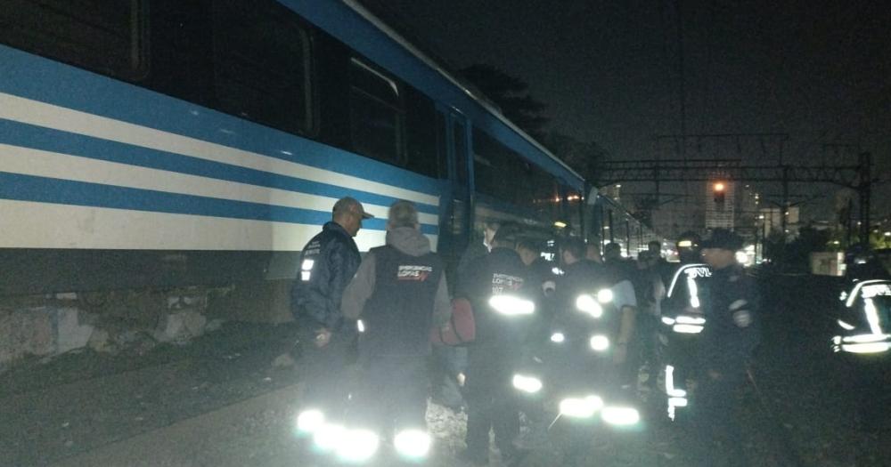 Bomberos Defensa Civil y personal de Emergencias Lomas intervino en el lugar