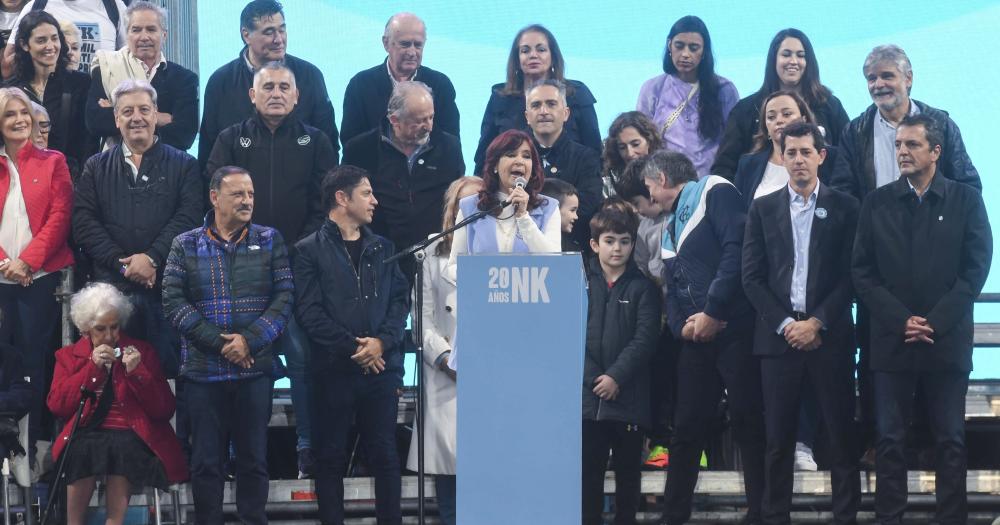 Cristina habló frente a una multitud que pedía que se postule para presidenta