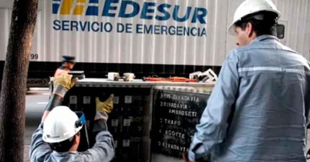Las cuadrillas de Edesur trabajan para solucionar los daños en la red eléctrica