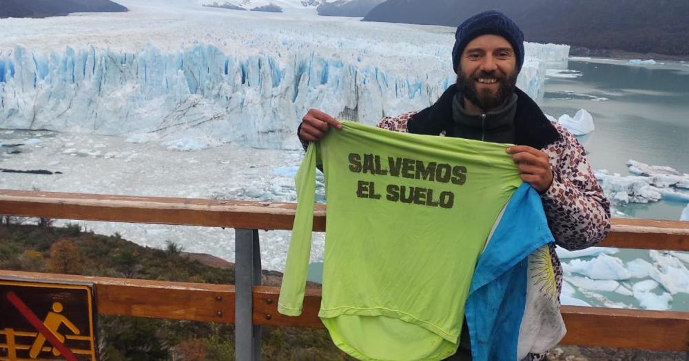Después de casi tres meses a bordo de su bicicleta llegó al Perito Moreno