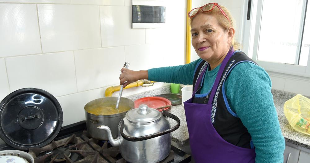 Cocina para alumnos de Fiorito desde hace maacutes de 30 antildeos- La escuela es mi vida