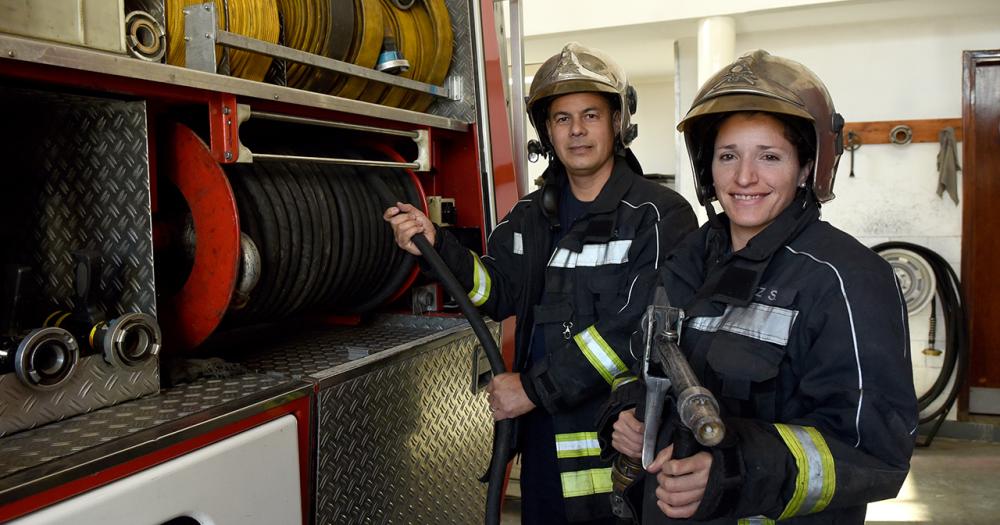 Se conocieron siendo bomberos y no se imaginan la vida lejos del cuartel