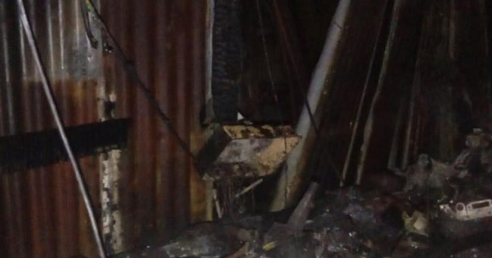 El incendio provocó importantes daños en el taller