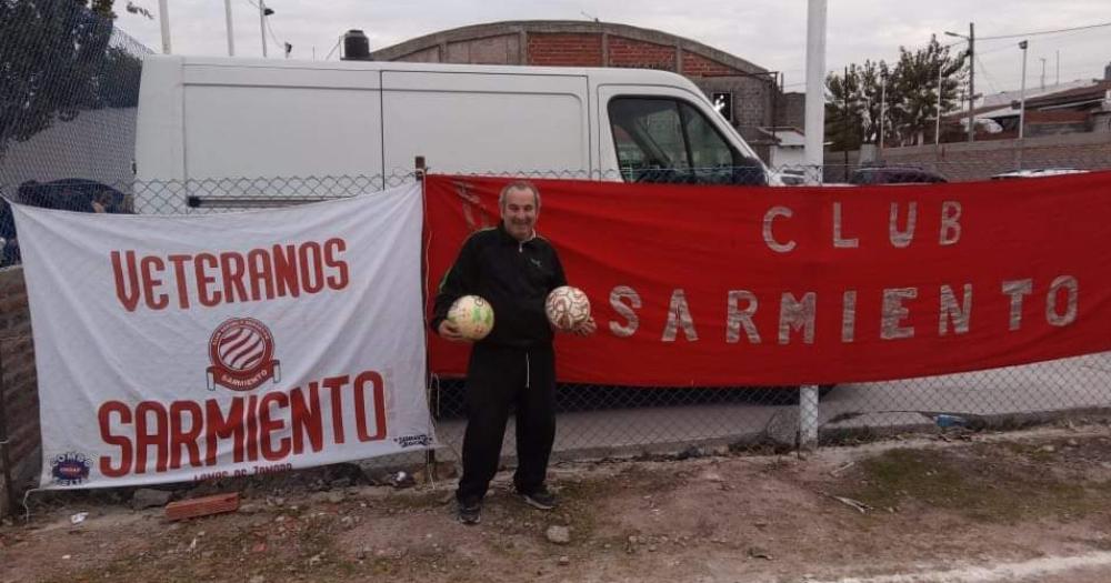 Osvaldo López siempre presente en su Club Sarmiento al que amaba y hasta decidió comprar su casa frente al club