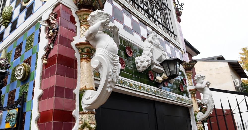 La casa que enamora a Lomas y es una parada obligada para sacarse fotos