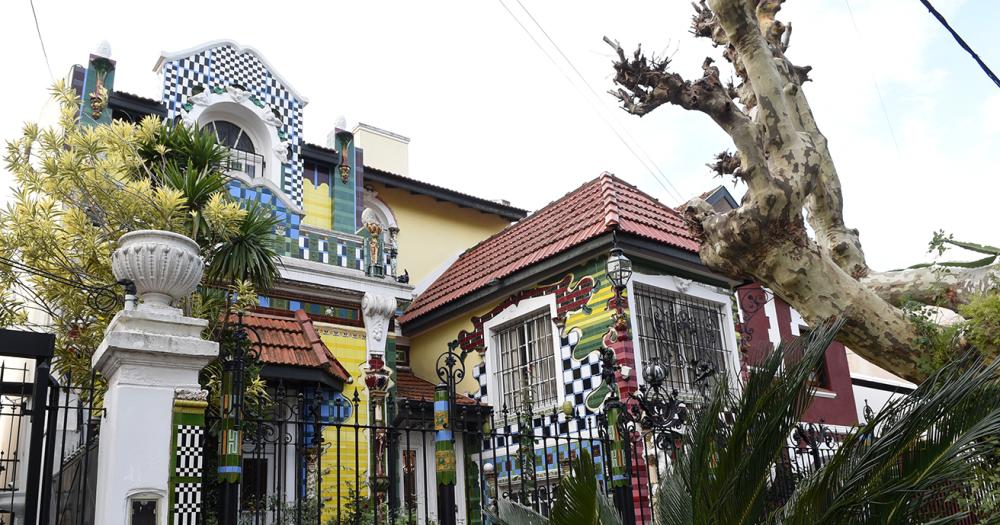 La casa que enamora a Lomas y es una parada obligada para sacarse fotos