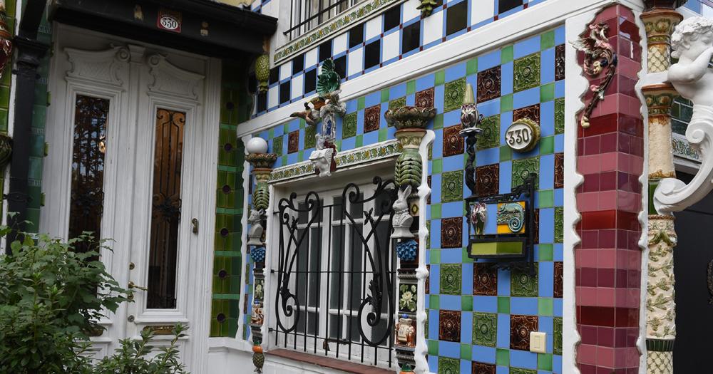 La casa que enamora a Lomas y es una parada obligada para sacarse fotos