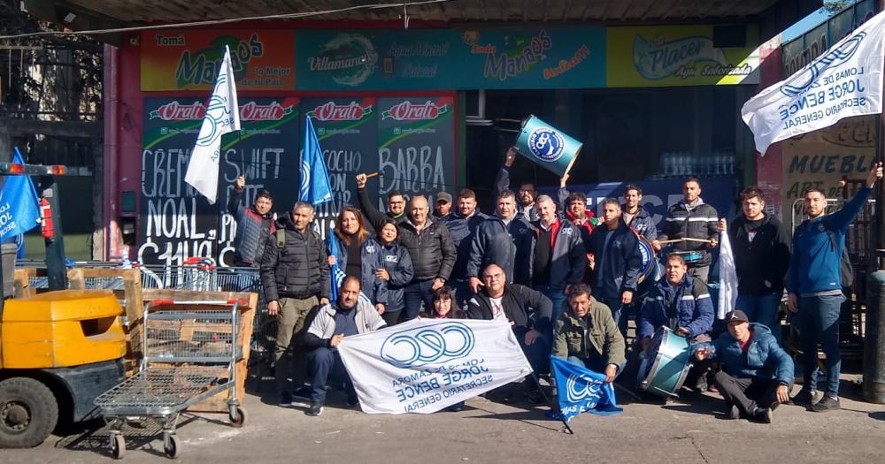 Las protestas fueron en simultneo en un supermercado y un mayorista