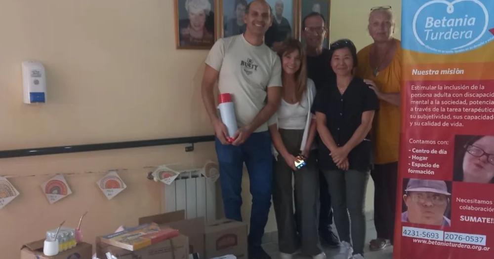 Todo el grupo de Betania a la espera de las donaciones