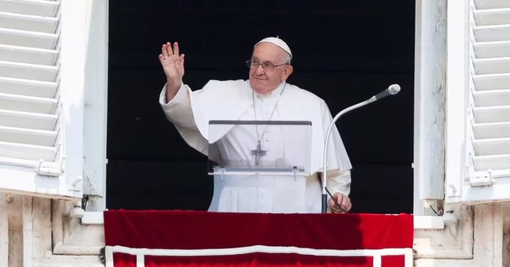 El papa Francisco reapareció ante miles de fieles que se acercaron al Vaticano