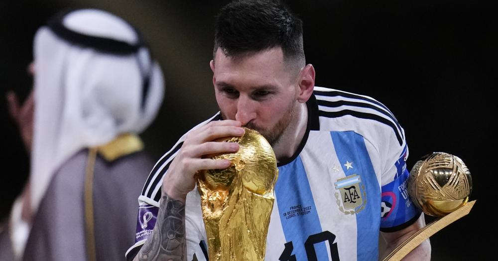 Messi y su beso a la Copa una imagen que recorrió el mundo