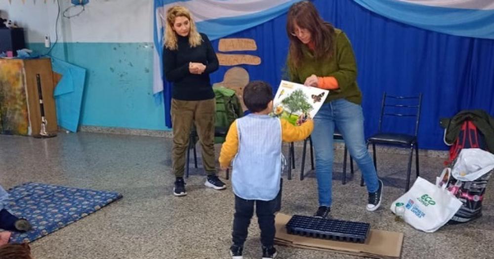 Se realizaron talleres de Reforestadores Escolares en instituciones de Lomas