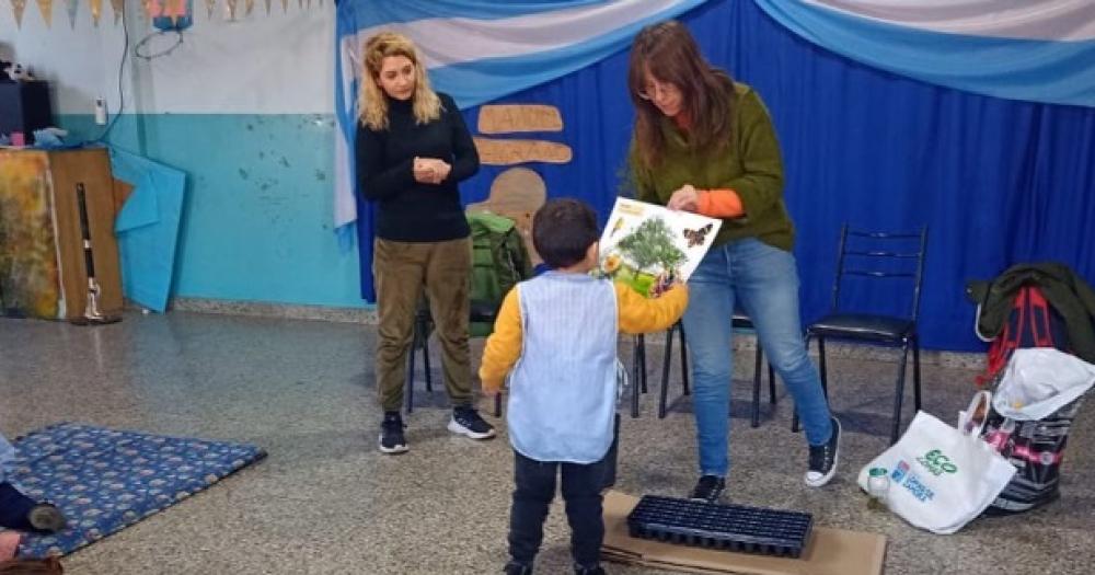 Se realizaron talleres de Reforestadores Escolares en instituciones de Lomas