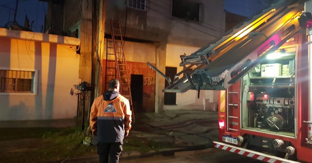 Defensa Civil y los Bomberos de Lomas intervinieron en el lugar