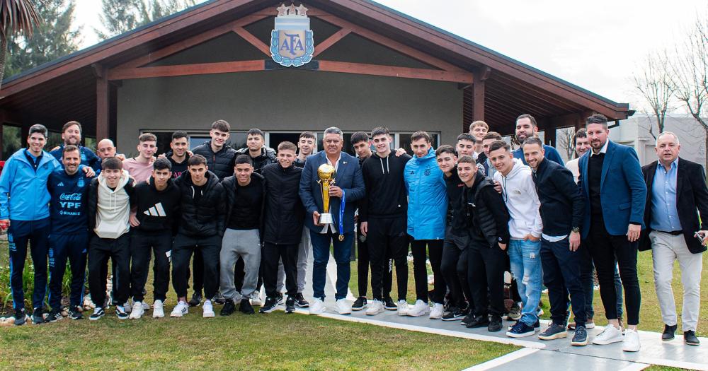 Los pibes estuvieron reunidos con Chiqui Tapia