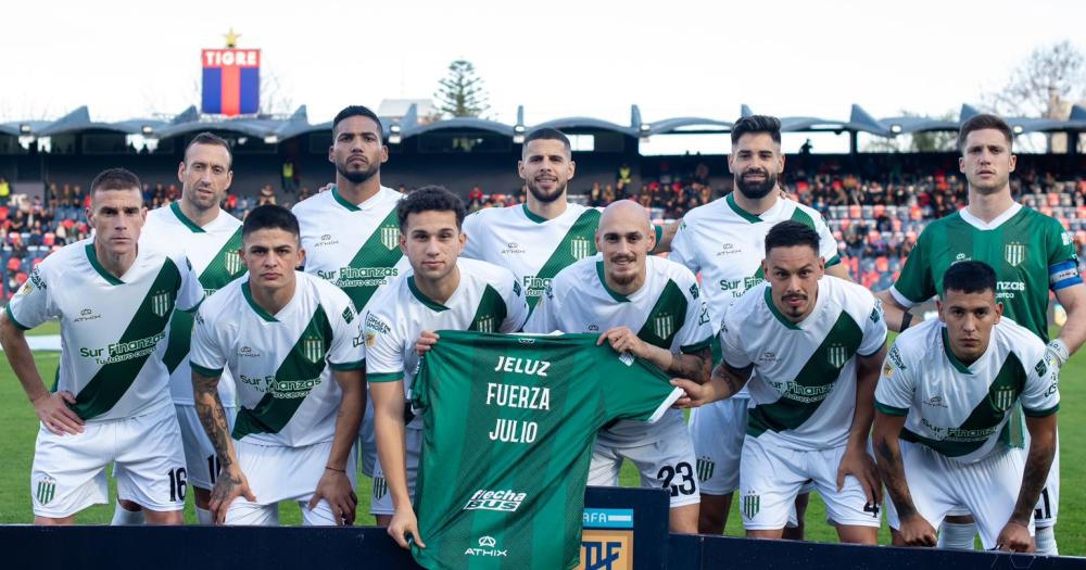 El equipo salió ante Tigre con una camiseta desendole pronta recuperación al DT