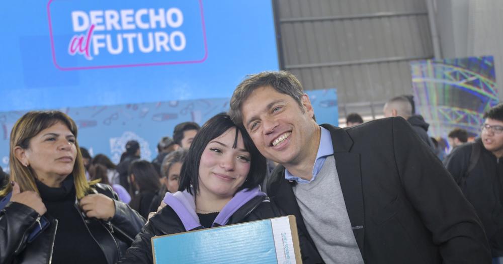 Axel Kicillof entregoacute la netbook 100 mil