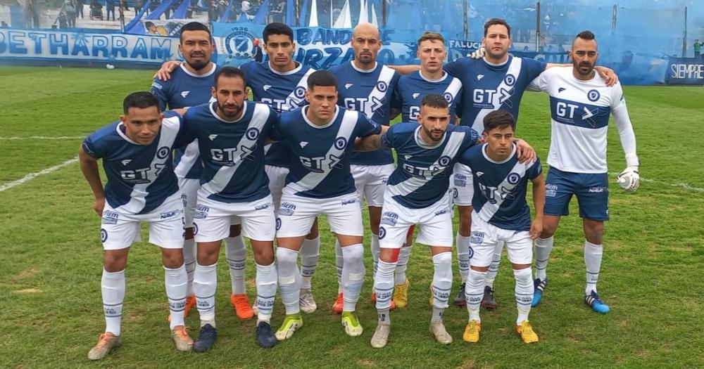 El Azul su octavo partido sin perder de local